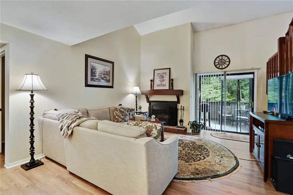 401 River Run Drive, Sandy Springs, Georgia 30350, 2 Bedrooms Bedrooms, ,2 BathroomsBathrooms,Residential,Sold,401 River Run Drive,7371842