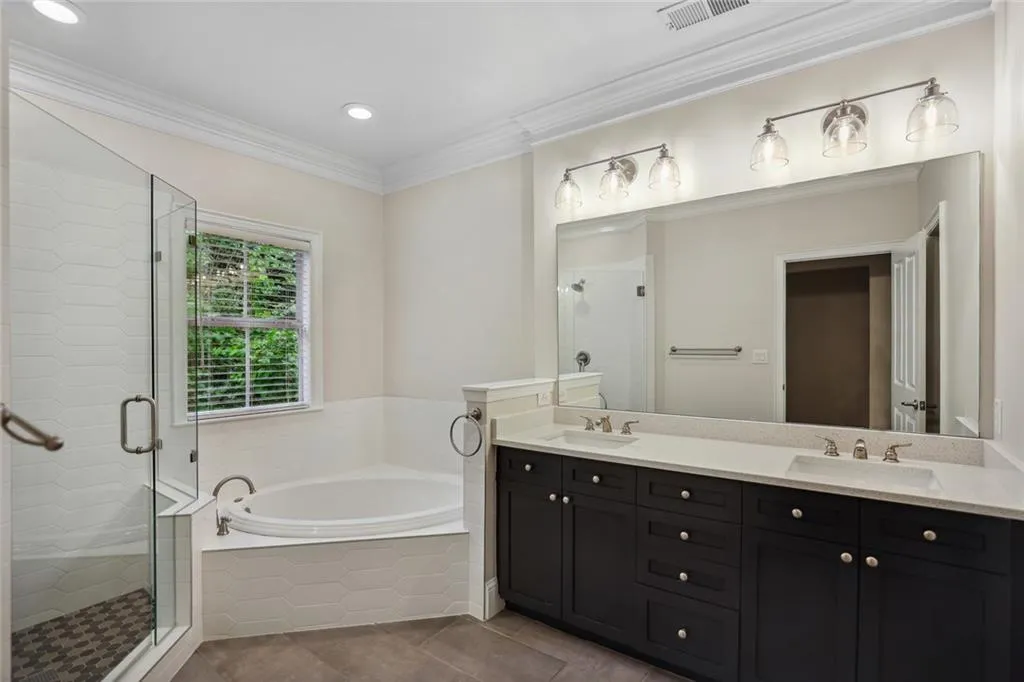 1159 Glenridge Place, Atlanta, Georgia 30342, 1 Bedroom Bedrooms, ,1 BathroomBathrooms,Residential,Sold,1159 Glenridge Place,7101838