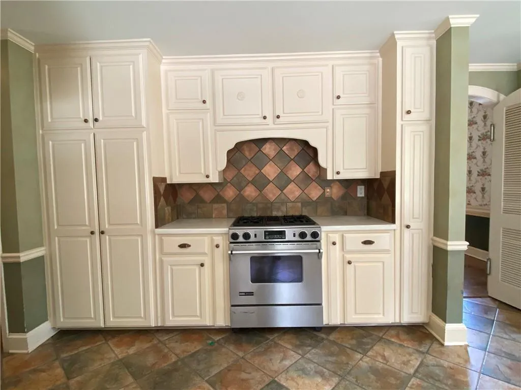 6250 Riverside Drive, Sandy Springs, Georgia 30328, 6 Bedrooms Bedrooms, ,4 BathroomsBathrooms,Residential,Sold,6250 Riverside Drive,6866026