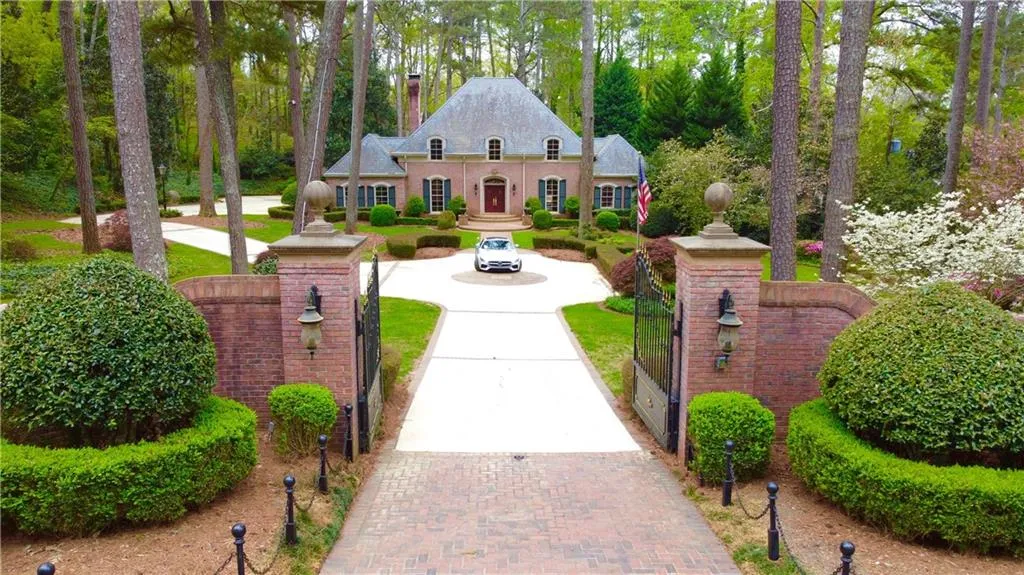 6250 Riverside Drive, Sandy Springs, Georgia 30328, 6 Bedrooms Bedrooms, ,4 BathroomsBathrooms,Residential,Sold,6250 Riverside Drive,6866026