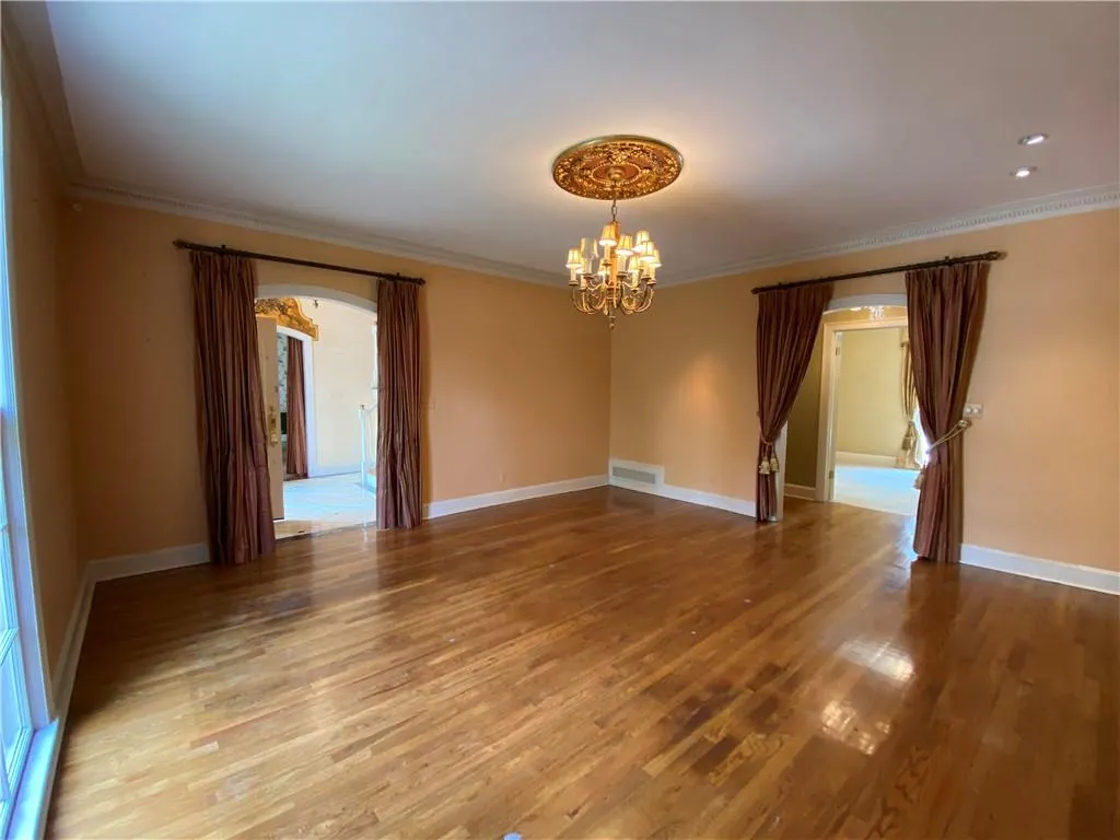 6250 Riverside Drive, Sandy Springs, Georgia 30328, 6 Bedrooms Bedrooms, ,4 BathroomsBathrooms,Residential,Sold,6250 Riverside Drive,6866026