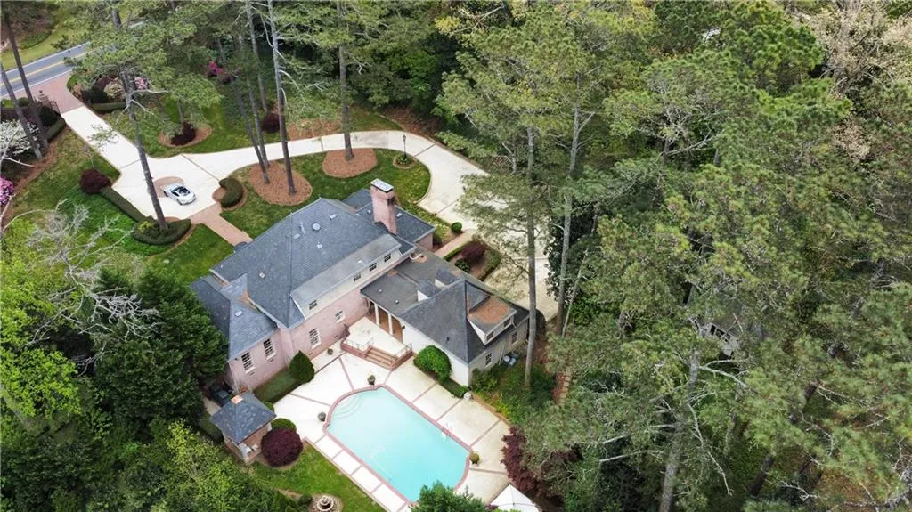 6250 Riverside Drive, Sandy Springs, Georgia 30328, 6 Bedrooms Bedrooms, ,4 BathroomsBathrooms,Residential,Sold,6250 Riverside Drive,6866026