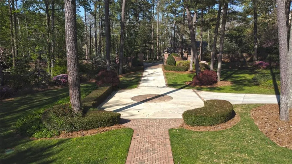 6250 Riverside Drive, Sandy Springs, Georgia 30328, 6 Bedrooms Bedrooms, ,4 BathroomsBathrooms,Residential,Sold,6250 Riverside Drive,6866026