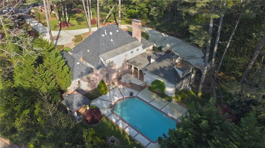 6250 Riverside Drive, Sandy Springs, Georgia 30328, 6 Bedrooms Bedrooms, ,4 BathroomsBathrooms,Residential,Sold,6250 Riverside Drive,6866026