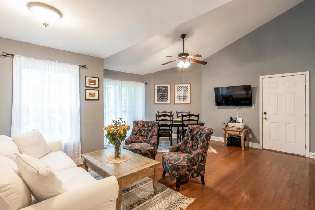 2302 Santa Fe Parkway, Sandy Springs, Georgia 30350, 1 Bedroom Bedrooms, ,1 BathroomBathrooms,Residential,Sold,2302 Santa Fe Parkway,6567268