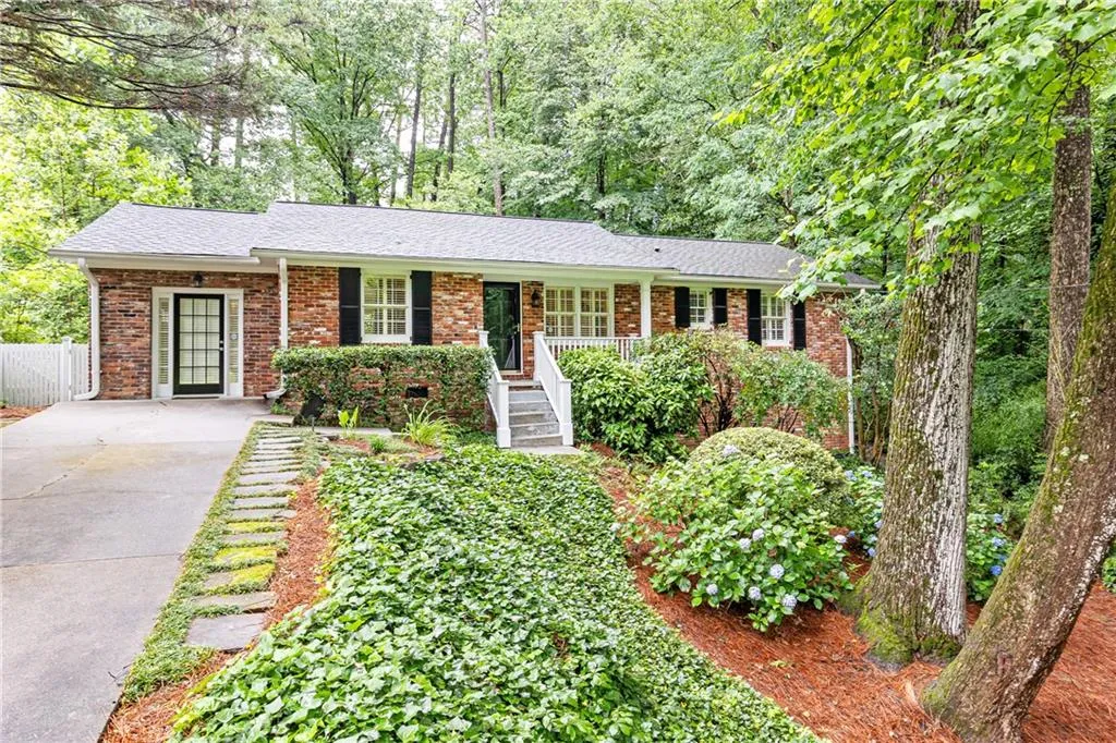 2197 Fairway Circle Ne, Brookhaven, Georgia 30319, 3 Bedrooms Bedrooms, ,2 BathroomsBathrooms,Residential,For Sale,2197 Fairway Circle Ne,7586819