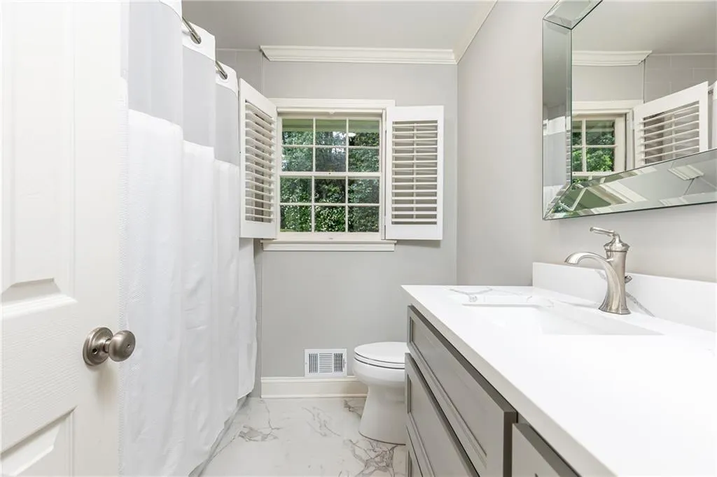 2197 Fairway Circle Ne, Brookhaven, Georgia 30319, 3 Bedrooms Bedrooms, ,2 BathroomsBathrooms,Residential,For Sale,2197 Fairway Circle Ne,7586819