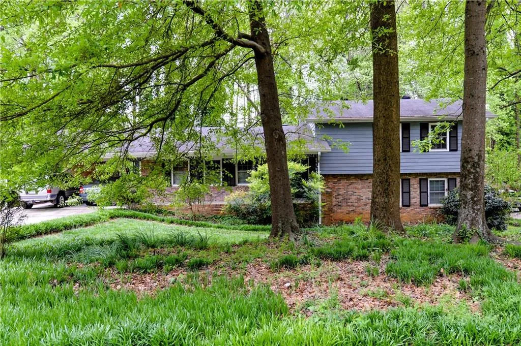 5740 Kayron Drive, Sandy Springs, Georgia 30328, 4 Bedrooms Bedrooms, ,2 BathroomsBathrooms,Residential,Sold,5740 Kayron Drive,5998238