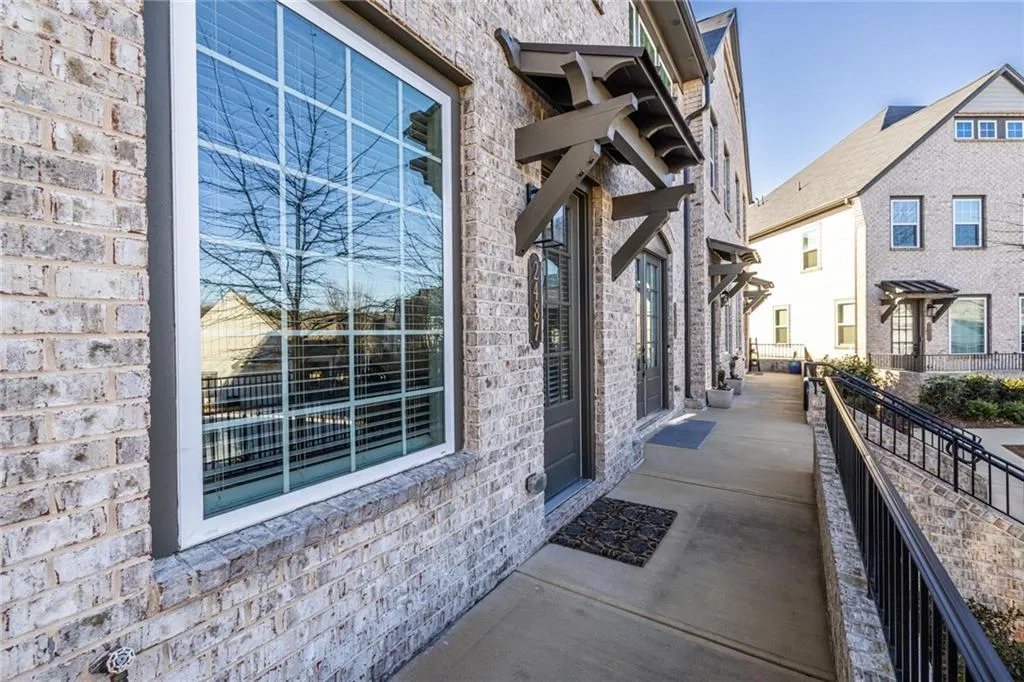 2487 Figaro, Atlanta, Georgia 30318, 2 Bedrooms Bedrooms, ,3 BathroomsBathrooms,Residential,For Sale,2487 Figaro,7612551