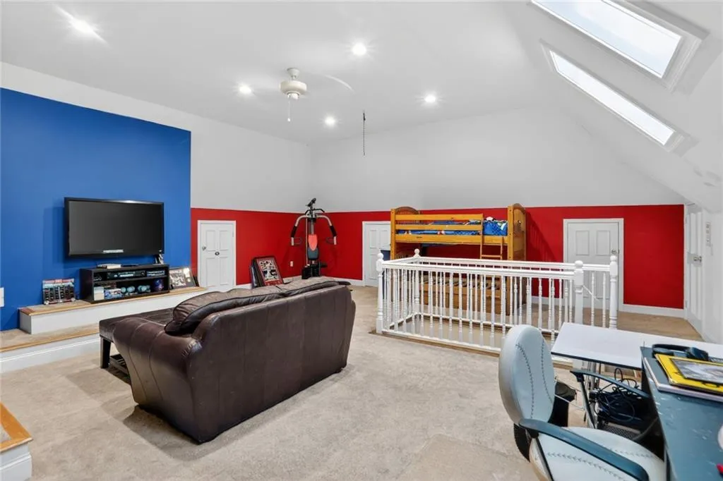 Oversized room in Loft