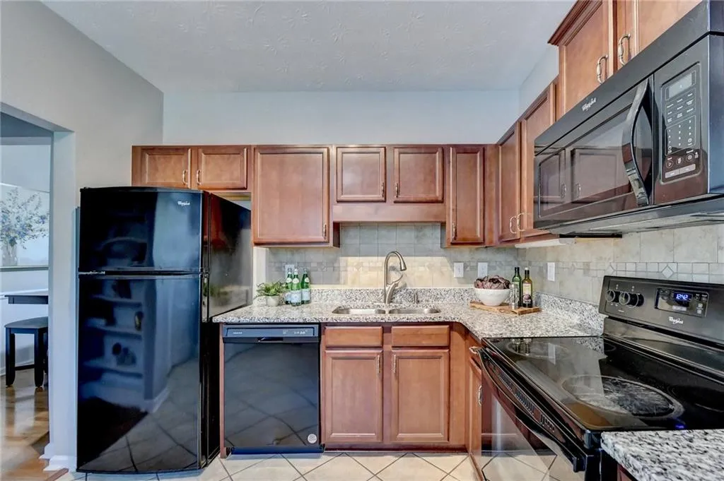 5559 Glenridge Drive Unit 1409, Atlanta, Georgia 30342, 2 Bedrooms Bedrooms, ,2 BathroomsBathrooms,Residential,Sold,5559 Glenridge Drive Unit 1409,7253916