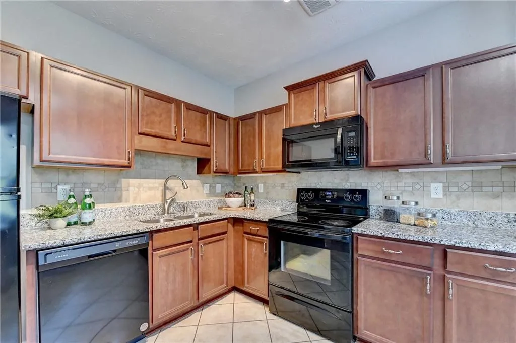 5559 Glenridge Drive Unit 1409, Atlanta, Georgia 30342, 2 Bedrooms Bedrooms, ,2 BathroomsBathrooms,Residential,Sold,5559 Glenridge Drive Unit 1409,7253916