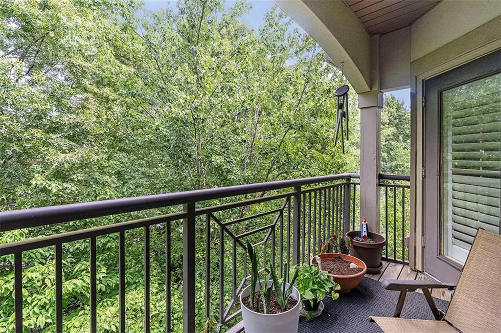 5559 Glenridge Drive Unit 1409, Atlanta, Georgia 30342, 2 Bedrooms Bedrooms, ,2 BathroomsBathrooms,Residential,Sold,5559 Glenridge Drive Unit 1409,7253916