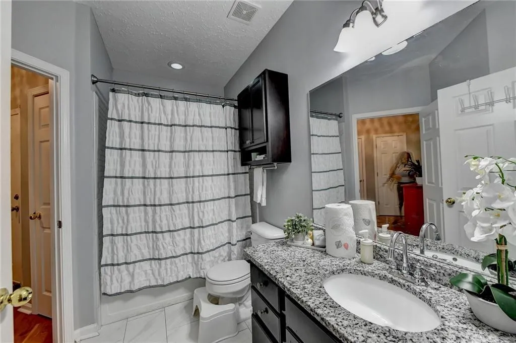 5559 Glenridge Drive Unit 1409, Atlanta, Georgia 30342, 2 Bedrooms Bedrooms, ,2 BathroomsBathrooms,Residential,Sold,5559 Glenridge Drive Unit 1409,7253916