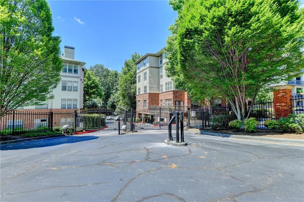 5559 Glenridge Drive Unit 1409, Atlanta, Georgia 30342, 2 Bedrooms Bedrooms, ,2 BathroomsBathrooms,Residential,Sold,5559 Glenridge Drive Unit 1409,7253916