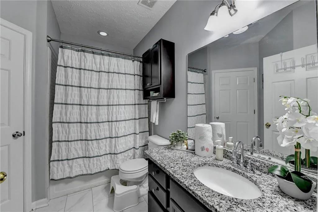 5559 Glenridge Drive Unit 1409, Atlanta, Georgia 30342, 2 Bedrooms Bedrooms, ,2 BathroomsBathrooms,Residential,Sold,5559 Glenridge Drive Unit 1409,7253916