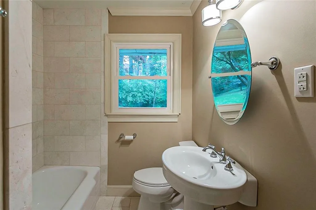 31 W Belle Isle Road, Atlanta, Georgia 30342, 3 Bedrooms Bedrooms, ,2 BathroomsBathrooms,Residential,Sold,31 W Belle Isle Road,7032157