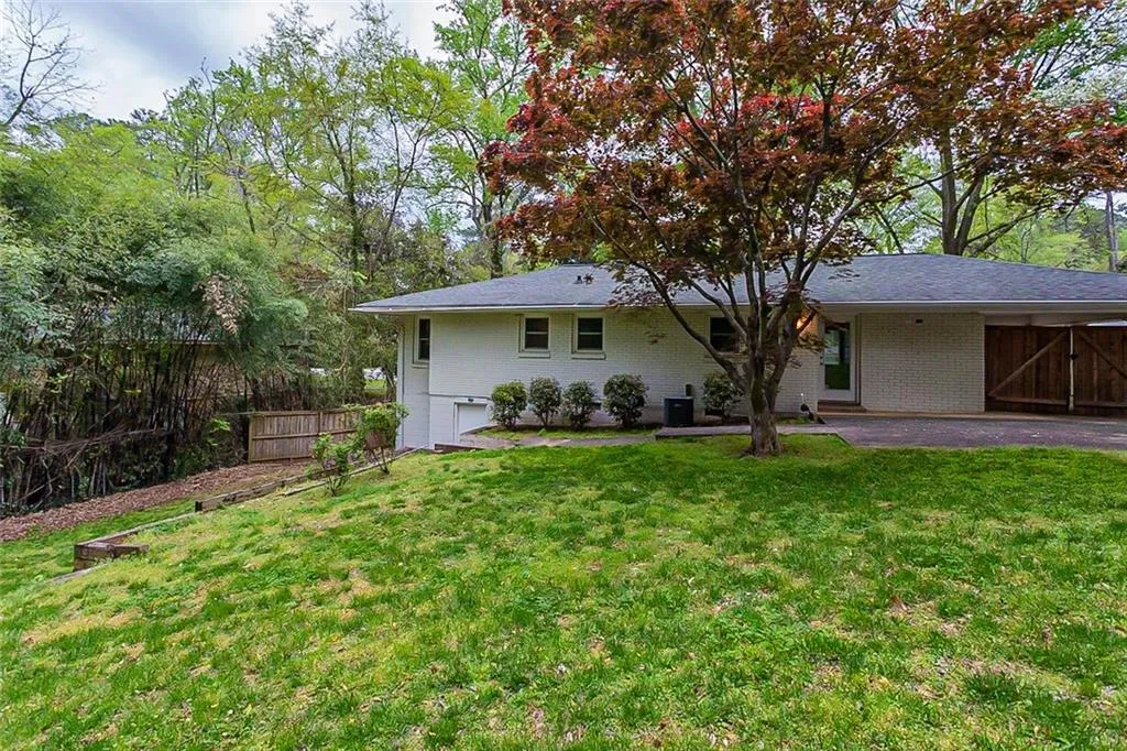 31 W Belle Isle Road, Atlanta, Georgia 30342, 3 Bedrooms Bedrooms, ,2 BathroomsBathrooms,Residential,Sold,31 W Belle Isle Road,7032157
