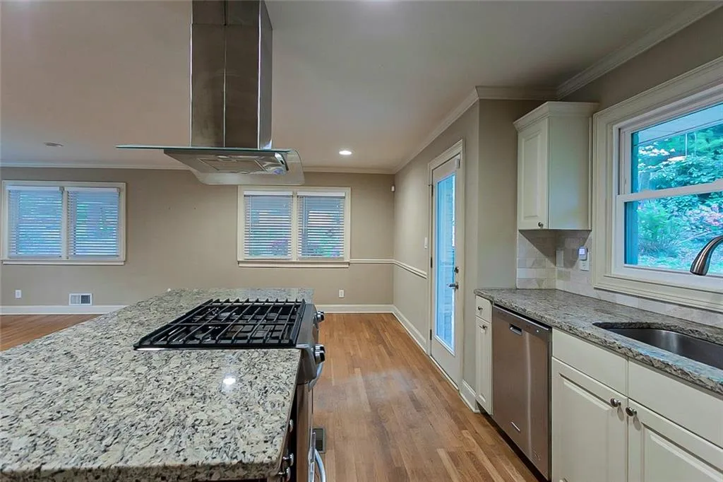 31 W Belle Isle Road, Atlanta, Georgia 30342, 3 Bedrooms Bedrooms, ,2 BathroomsBathrooms,Residential,Sold,31 W Belle Isle Road,7032157