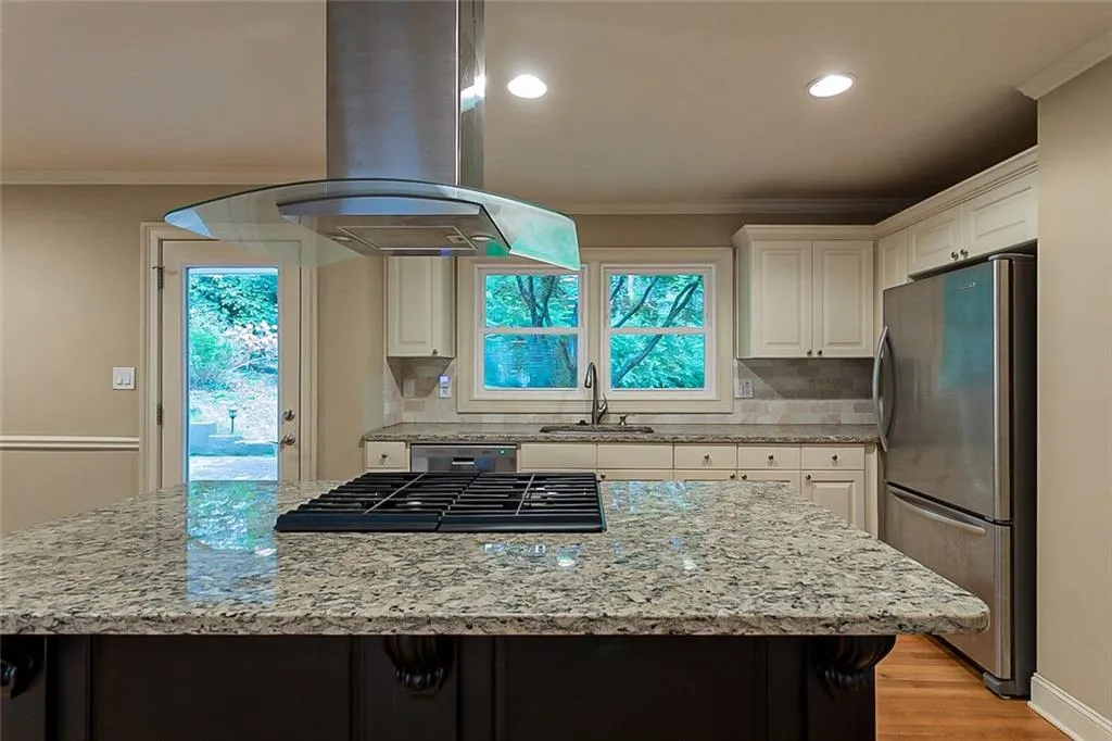 31 W Belle Isle Road, Atlanta, Georgia 30342, 3 Bedrooms Bedrooms, ,2 BathroomsBathrooms,Residential,Sold,31 W Belle Isle Road,7032157