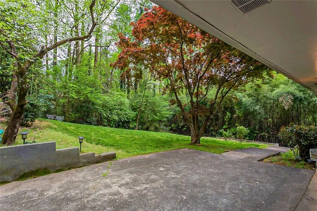 31 W Belle Isle Road, Atlanta, Georgia 30342, 3 Bedrooms Bedrooms, ,2 BathroomsBathrooms,Residential,Sold,31 W Belle Isle Road,7032157