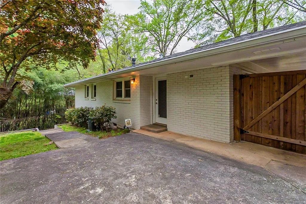 31 W Belle Isle Road, Atlanta, Georgia 30342, 3 Bedrooms Bedrooms, ,2 BathroomsBathrooms,Residential,Sold,31 W Belle Isle Road,7032157