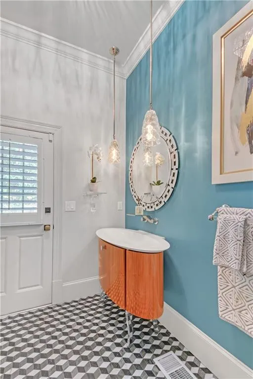 Full bathroom with direct access to backyard