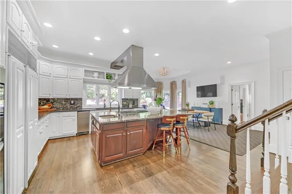 745 Riley Place, Atlanta, Georgia 30327, 6 Bedrooms Bedrooms, ,7 BathroomsBathrooms,Residential,Sold,745 Riley Place,7487641