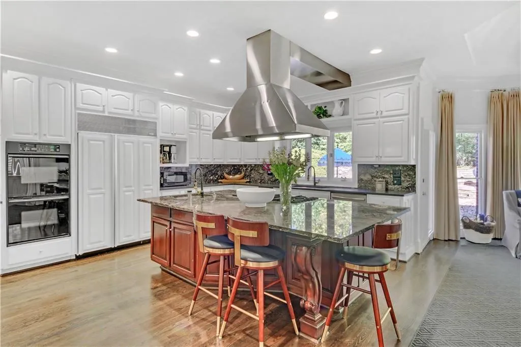 745 Riley Place, Atlanta, Georgia 30327, 6 Bedrooms Bedrooms, ,7 BathroomsBathrooms,Residential,Sold,745 Riley Place,7487641