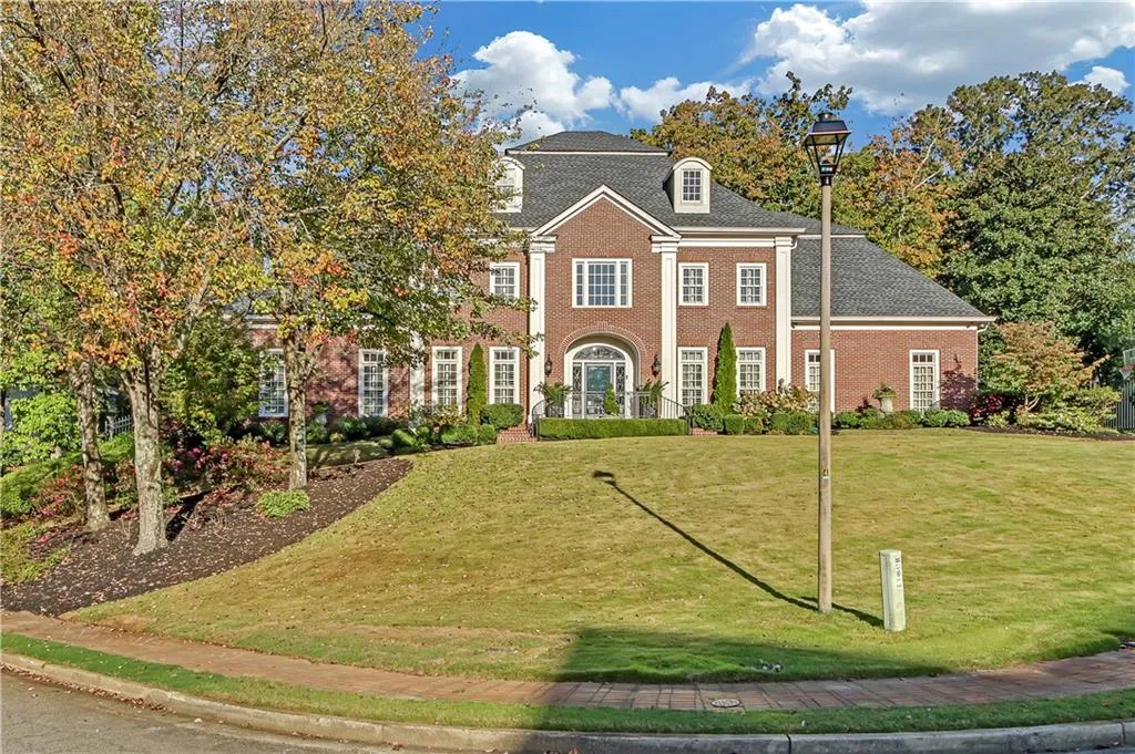 745 Riley Place, Atlanta, Georgia 30327, 6 Bedrooms Bedrooms, ,7 BathroomsBathrooms,Residential,Sold,745 Riley Place,7487641