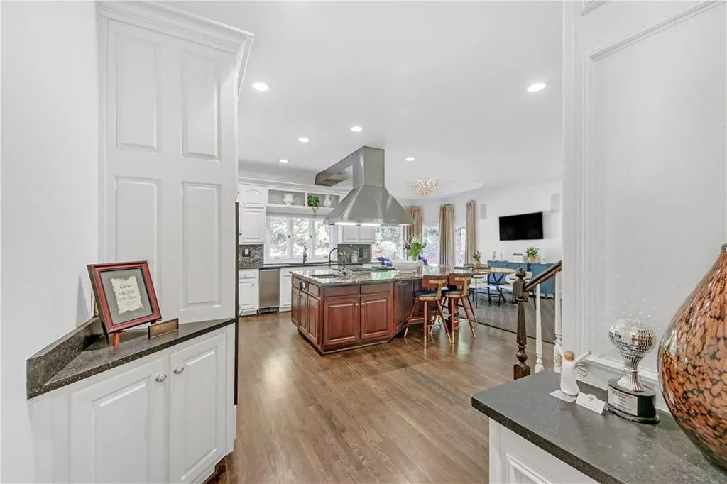 745 Riley Place, Atlanta, Georgia 30327, 6 Bedrooms Bedrooms, ,7 BathroomsBathrooms,Residential,Sold,745 Riley Place,7487641
