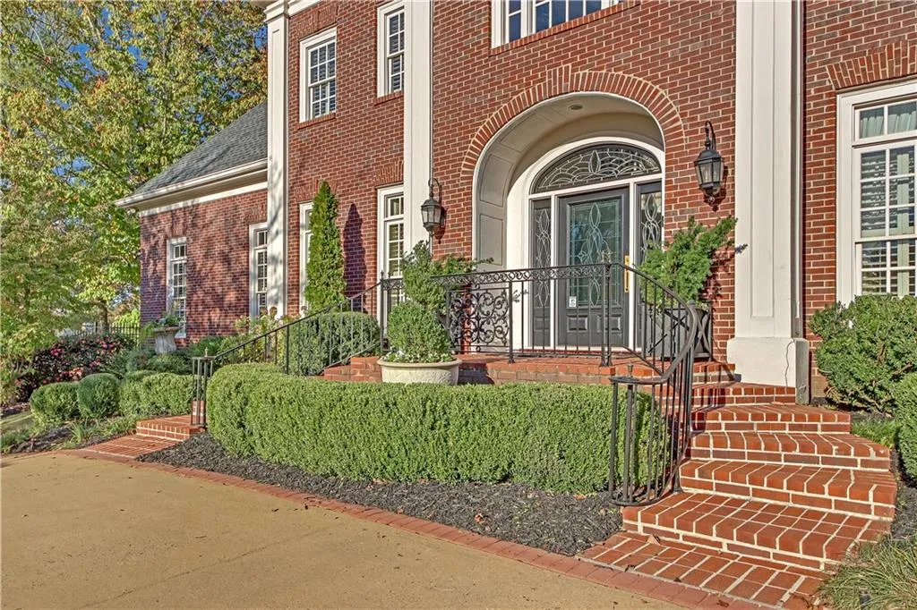 745 Riley Place, Atlanta, Georgia 30327, 6 Bedrooms Bedrooms, ,7 BathroomsBathrooms,Residential,Sold,745 Riley Place,7487641