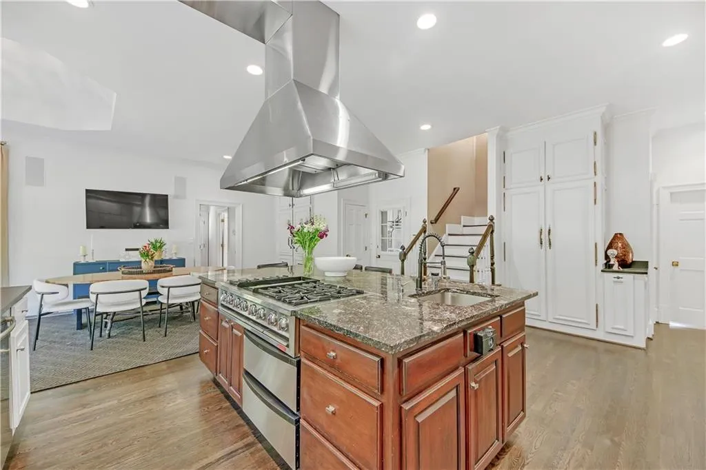 745 Riley Place, Atlanta, Georgia 30327, 6 Bedrooms Bedrooms, ,7 BathroomsBathrooms,Residential,Sold,745 Riley Place,7487641