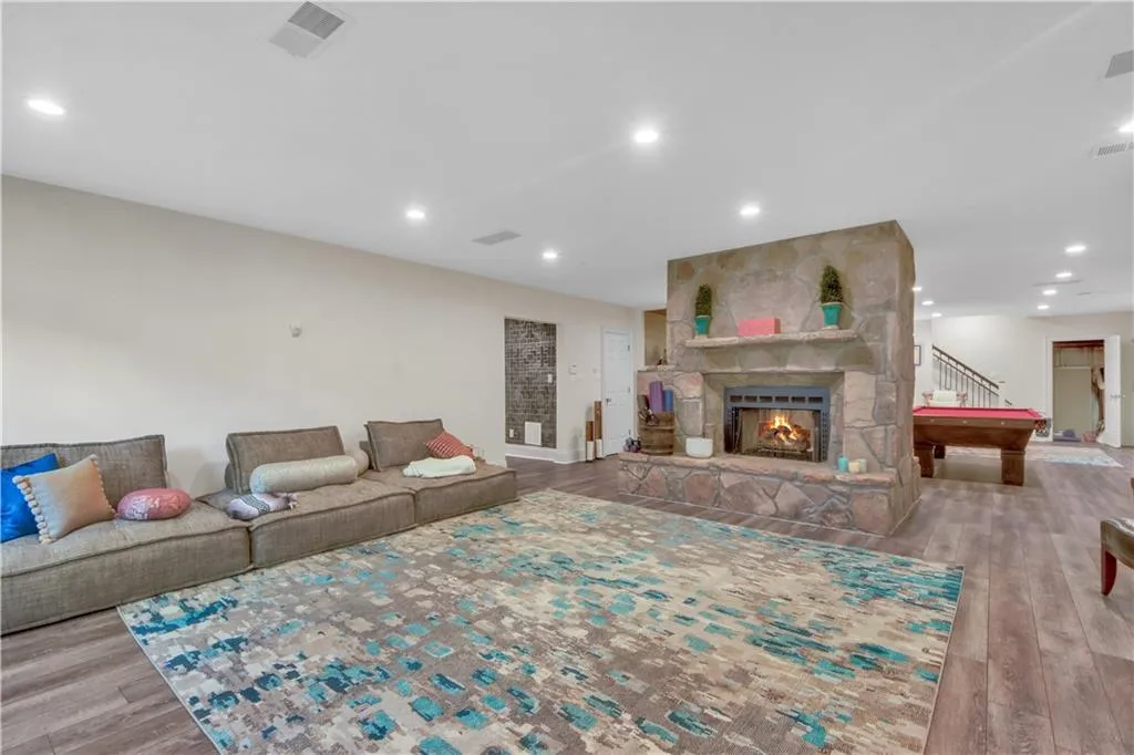 745 Riley Place, Atlanta, Georgia 30327, 6 Bedrooms Bedrooms, ,7 BathroomsBathrooms,Residential,Sold,745 Riley Place,7487641