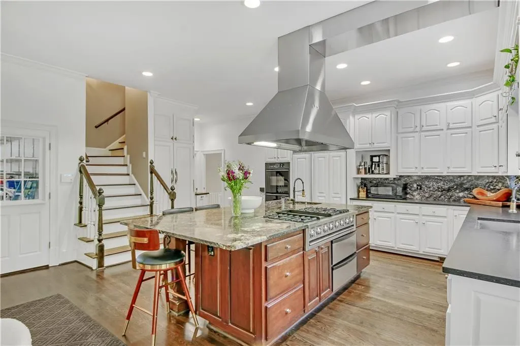 745 Riley Place, Atlanta, Georgia 30327, 6 Bedrooms Bedrooms, ,7 BathroomsBathrooms,Residential,Sold,745 Riley Place,7487641
