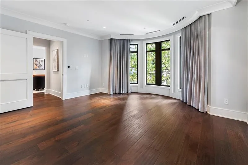 3376 Peachtree Road Unit 1, Atlanta, Georgia 30326, 3 Bedrooms Bedrooms, ,3 BathroomsBathrooms,Residential,For Sale,3376 Peachtree Road Unit 1,7585122