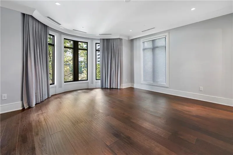 3376 Peachtree Road Unit 1, Atlanta, Georgia 30326, 3 Bedrooms Bedrooms, ,3 BathroomsBathrooms,Residential,For Sale,3376 Peachtree Road Unit 1,7585122