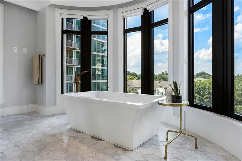 3376 Peachtree Road Unit 1, Atlanta, Georgia 30326, 3 Bedrooms Bedrooms, ,3 BathroomsBathrooms,Residential,For Sale,3376 Peachtree Road Unit 1,7585122
