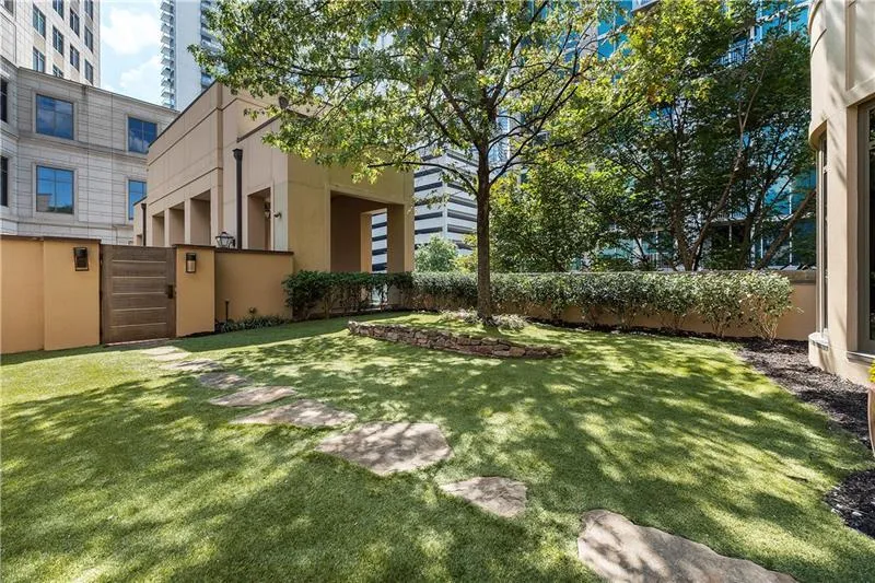 3376 Peachtree Road Unit 1, Atlanta, Georgia 30326, 3 Bedrooms Bedrooms, ,3 BathroomsBathrooms,Residential,For Sale,3376 Peachtree Road Unit 1,7585122