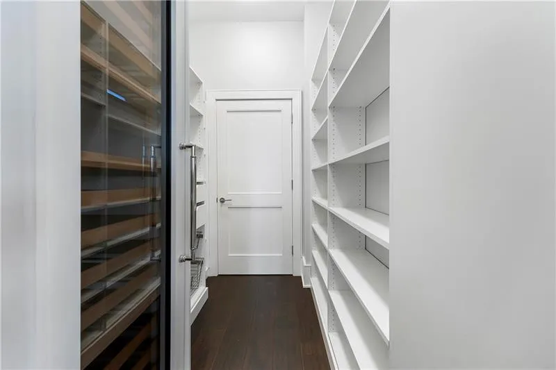 3376 Peachtree Road Unit 1, Atlanta, Georgia 30326, 3 Bedrooms Bedrooms, ,3 BathroomsBathrooms,Residential,For Sale,3376 Peachtree Road Unit 1,7585122