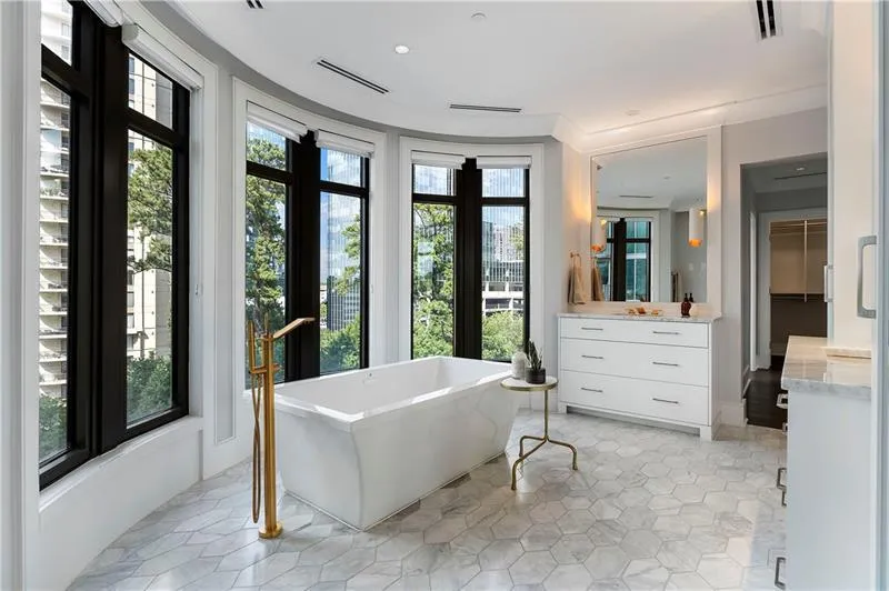 3376 Peachtree Road Unit 1, Atlanta, Georgia 30326, 3 Bedrooms Bedrooms, ,3 BathroomsBathrooms,Residential,For Sale,3376 Peachtree Road Unit 1,7585122