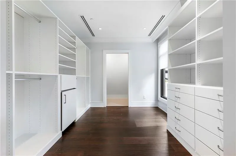 3376 Peachtree Road Unit 1, Atlanta, Georgia 30326, 3 Bedrooms Bedrooms, ,3 BathroomsBathrooms,Residential,For Sale,3376 Peachtree Road Unit 1,7585122
