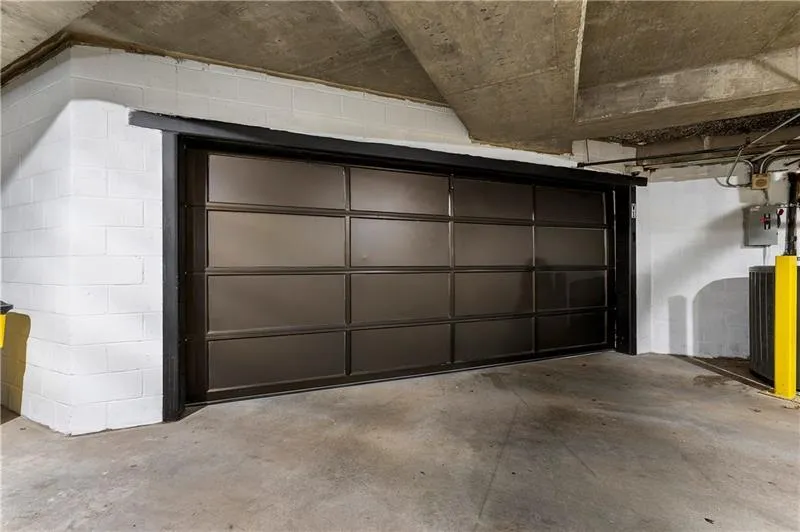 3376 Peachtree Road Unit 1, Atlanta, Georgia 30326, 3 Bedrooms Bedrooms, ,3 BathroomsBathrooms,Residential,For Sale,3376 Peachtree Road Unit 1,7585122