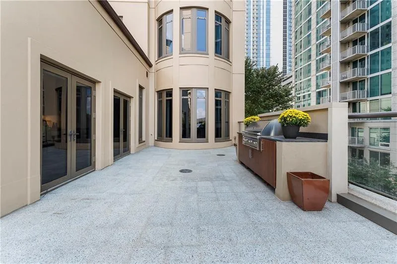 3376 Peachtree Road Unit 1, Atlanta, Georgia 30326, 3 Bedrooms Bedrooms, ,3 BathroomsBathrooms,Residential,For Sale,3376 Peachtree Road Unit 1,7585122