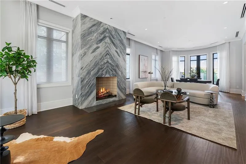 3376 Peachtree Road Unit 1, Atlanta, Georgia 30326, 3 Bedrooms Bedrooms, ,3 BathroomsBathrooms,Residential,For Sale,3376 Peachtree Road Unit 1,7585122