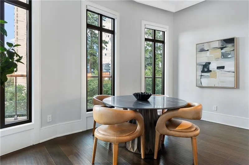 3376 Peachtree Road Unit 1, Atlanta, Georgia 30326, 3 Bedrooms Bedrooms, ,3 BathroomsBathrooms,Residential,For Sale,3376 Peachtree Road Unit 1,7585122