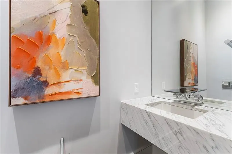 3376 Peachtree Road Unit 1, Atlanta, Georgia 30326, 3 Bedrooms Bedrooms, ,3 BathroomsBathrooms,Residential,For Sale,3376 Peachtree Road Unit 1,7585122