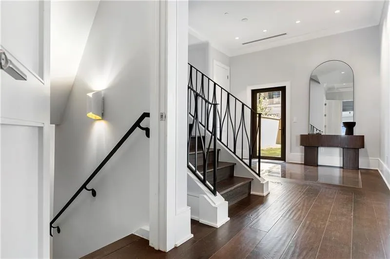 3376 Peachtree Road Unit 1, Atlanta, Georgia 30326, 3 Bedrooms Bedrooms, ,3 BathroomsBathrooms,Residential,For Sale,3376 Peachtree Road Unit 1,7585122