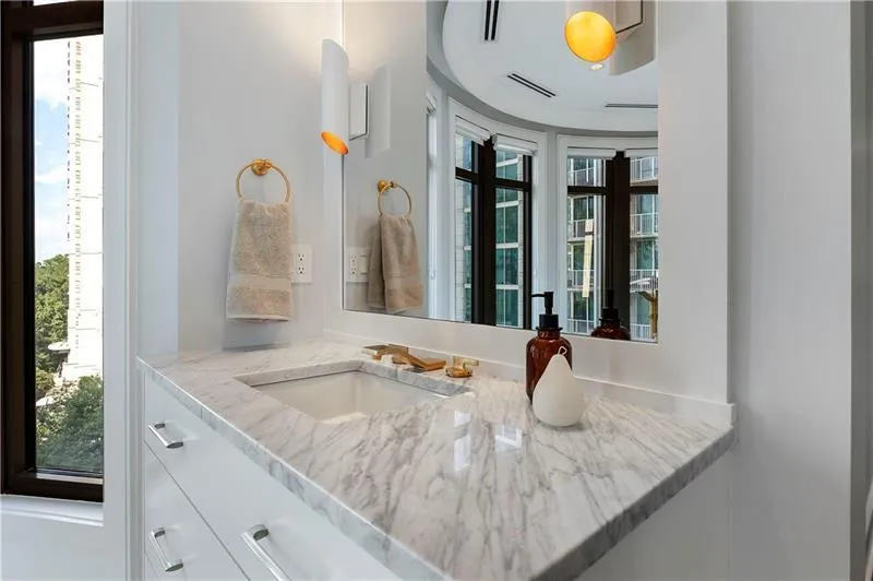 3376 Peachtree Road Unit 1, Atlanta, Georgia 30326, 3 Bedrooms Bedrooms, ,3 BathroomsBathrooms,Residential,For Sale,3376 Peachtree Road Unit 1,7585122