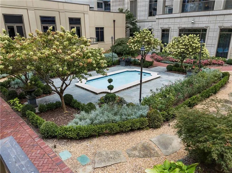 3376 Peachtree Road Unit 1, Atlanta, Georgia 30326, 3 Bedrooms Bedrooms, ,3 BathroomsBathrooms,Residential,For Sale,3376 Peachtree Road Unit 1,7585122